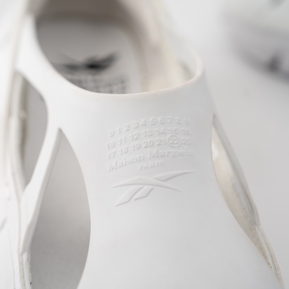 Athletic_Shoes